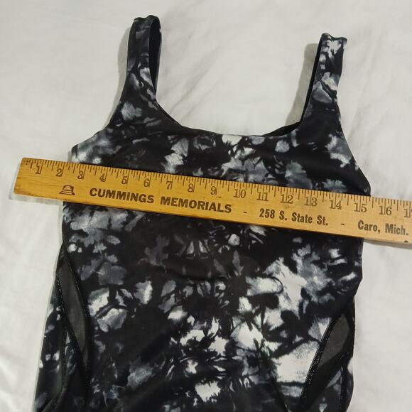 LULULEMON Women's 3-piece bundle Top/Leggings/Shorts all small-ish (see photos) - Picture 4 of 9